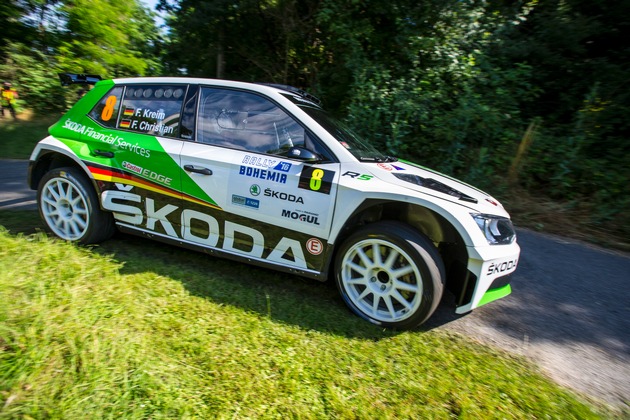 Rekordjäger Kopecky feiert umjubelten SKODA Heimtriumph im schwarzen FABIA R5 (FOTO)