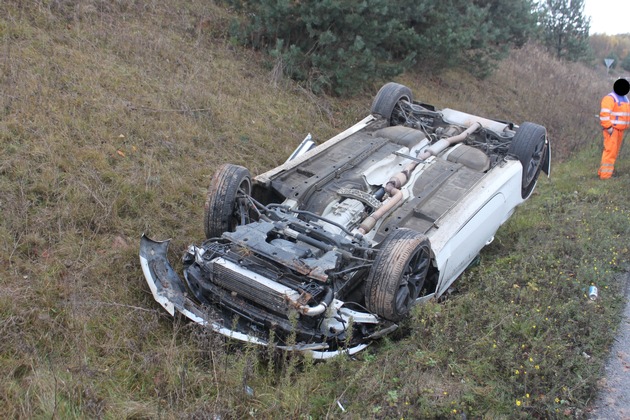 POL-PDKL: A63/Sembach, Zu schnell auf nasser Fahrbahn, Pkw überschlägt sich