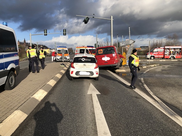 POL-PIOPP: Verkehrsunfall mit schwerverletzter Person auf der B9 in Oppenheim