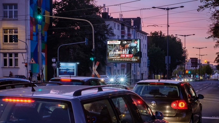 POL-K: 240820-1-K Verkehrssicherheits-Kampagne der Polizei Köln mit der Brauerei zur Malzmühle - Kampagne ist auf 111 Info-Tafeln zu sehen