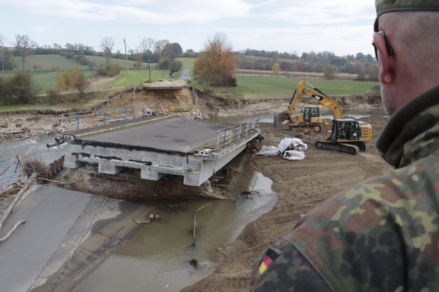 Hochwasser-Einsatz beendet: Oberschlesische Bevölkerung / verabschiedet bayerische Pioniere