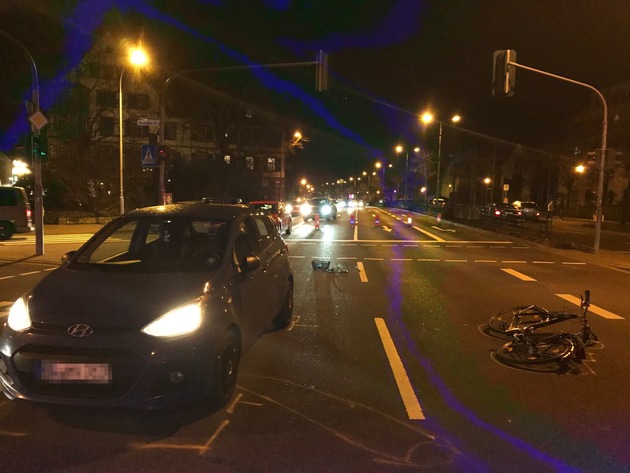 POL-PPWP: Fahrradfahrerin kollidiert mit Auto