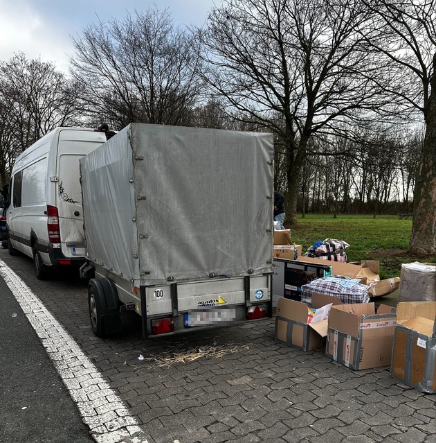 HZA-BI: Illegales Feuerwerk und Steuerhinterziehung/Bielefelder Zoll stoppt Kleintransporter auf A44
