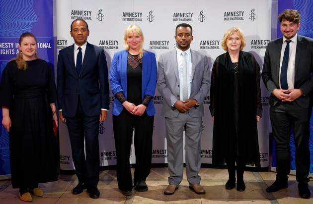 Amnesty International: Berlin: Feierliche Verleihung des Amnesty-Menschenrechtspreises 2022 an Äthiopischen Menschenrechtsrat im Maxim-Gorki-Theater