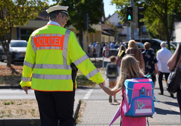 POL-RTK: Einschulung mit Kinderkommissar LEON