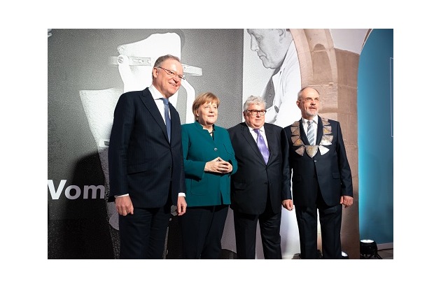 Dr. Angela Merkel: &quot; Ein wichtiges Jahr und ein wichtiges Jubiläum für Ottobock und Deutschland. &quot;