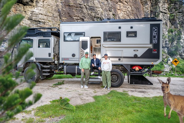 Kopfüber ins Abenteuer. Frank Rosin, Alex Kumptner und Ali Güngörmüs starten ihren "Roadtrip" Down Under - ab Donnerstag, 26. Februar, bei Kabel Eins