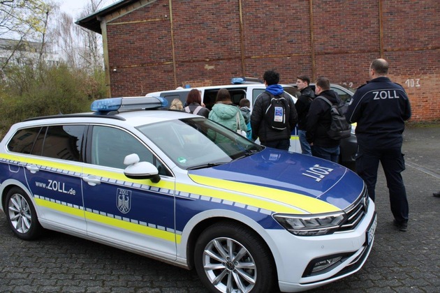 HZA-GI: Berufsinformationstag beim HZA Gießen, Standort Kassel - Entdecke die Welt des Zolls