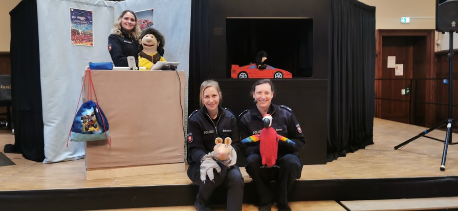 POL-CE: Mehr als nur Spaß: Puppenbühne der Polizeidirektion Lüneburg sensibilisiert wieder Dritt- und Viertklässler zum Thema Medien