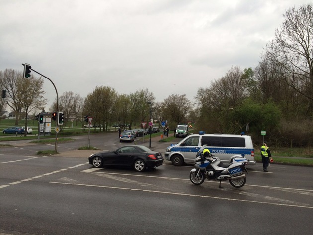 POL-D: Verstärkte Kontrollen im Stadtgebiet - Polizei nimmt Fahrzeuge und Insassen ins Visier - Fotos im Anhang