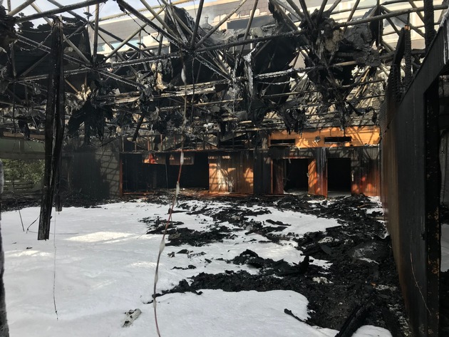 FW-OE: Großbrand an der Olper Realschule
