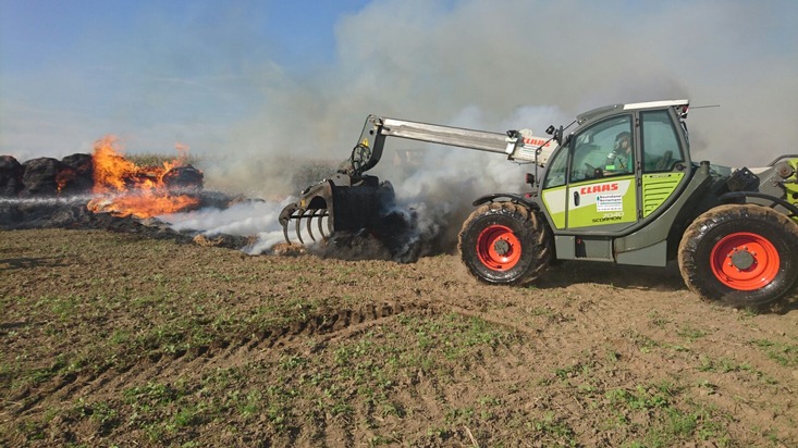 FW-RE: Erstmeldung: Strohballen in Brand