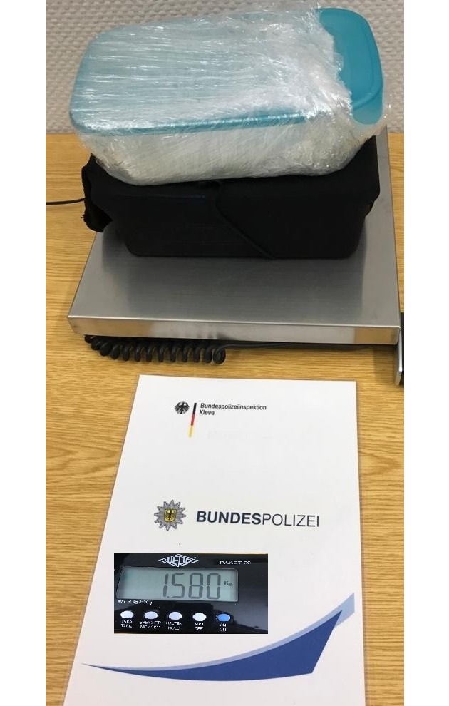 BPOL NRW: Fahndungserfolg der Bundespolizei; Duo mit 1,55 Kilogramm Chrystal Meth auf der Autobahn A 3 bei Rees festgenommen