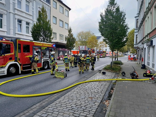 FW Bremerhaven: Feuerwehr Bremerhaven bekämpft Wohnungsbrand im Stadtteil Lehe