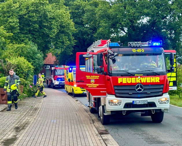 FW-OLL: Brennende Mülltonne setzt Schuppen in Brand - Schneller Einsatz der Feuerwehr verhindert Schlimmeres