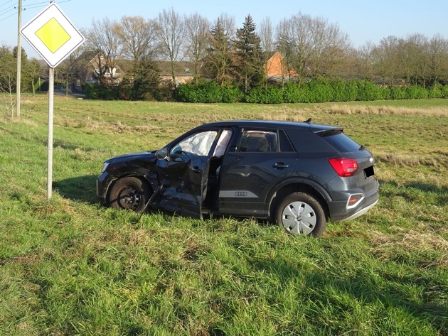 FW Sonsbeck: Verkehrsunfall mit zwei Verletzten