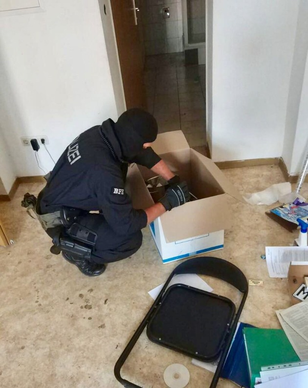 BPOLD-KO: Gemeinsame Pressemitteilung der Staatsanwaltschaft Marburg und der Bundespolizeidirektion Koblenz

Bundespolizei vollstreckt Haftbefehle gegen Diebesbande in Marburg