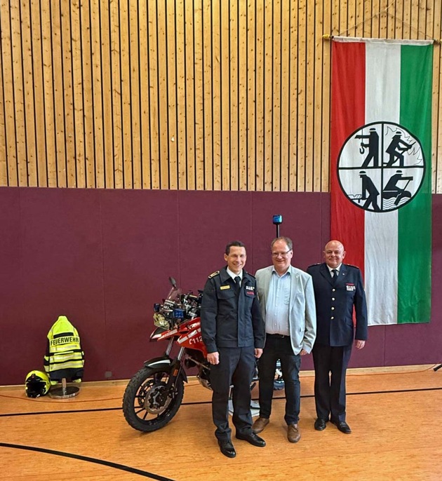 FW-EN: Traditionelles Ehrentreffen würdigt langjährigen Einsatz der Ehrenabteilungen - Martin Weber stellt sich als neuer Kreisbrandmeister vor - Olaf Schade mit silberner Ehrennadel geehrt