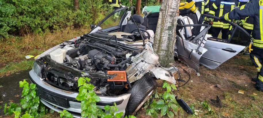 POL-STD: 20-jährige Autofahrerin bei Verkehrsunfall in Hammah tödlich verletzt