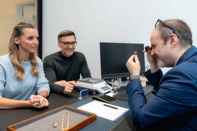 Old gold makes wishes come true / Sharps Pixley - a member of Degussa, expands gold buying service