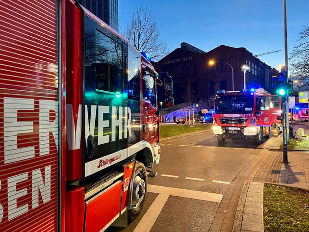 FW-E: Rauchentwicklung in U-Bahnhaltestelle Berliner Platz - Zwei Mitarbeiter verletzt