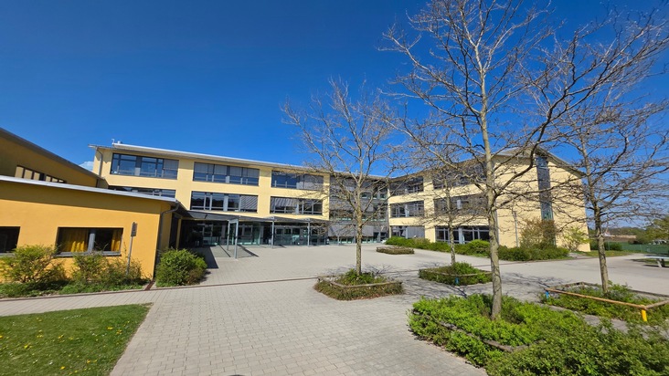 Bessere Ausstattung f&uuml;r den Unterricht: 2.500 Euro F&ouml;rderung f&uuml;r das Bischof-Sproll-Bildungszentrum in Biberach
