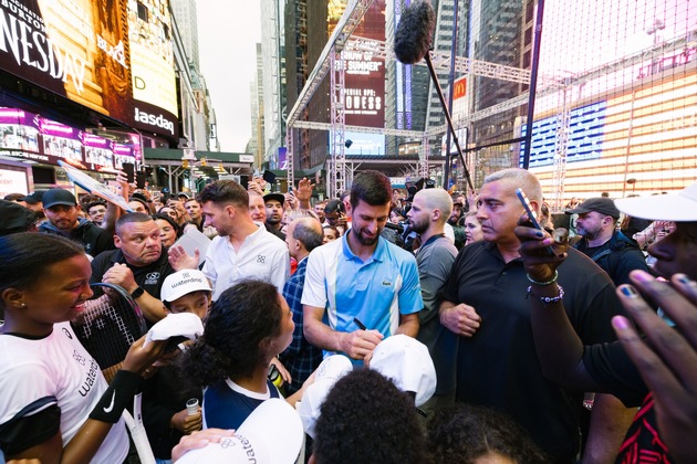 Novak Djokovic ist zurück in New York und setzt mit waterdrop® ein Zeichen für Nachhaltigkeit