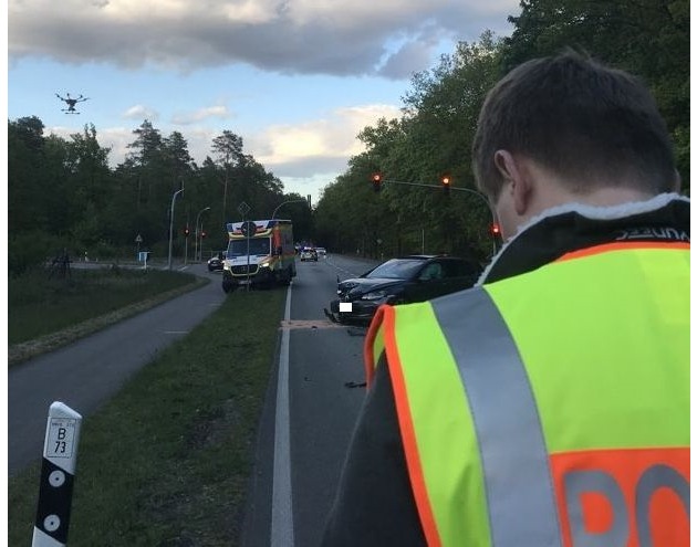 POL-STD: Drei zum Teil schwer verletzte Autoinsassen bei Verkehrsunfall auf der Bundesstraße 73 zwischen Buxtehude und Neu Wulmstorf