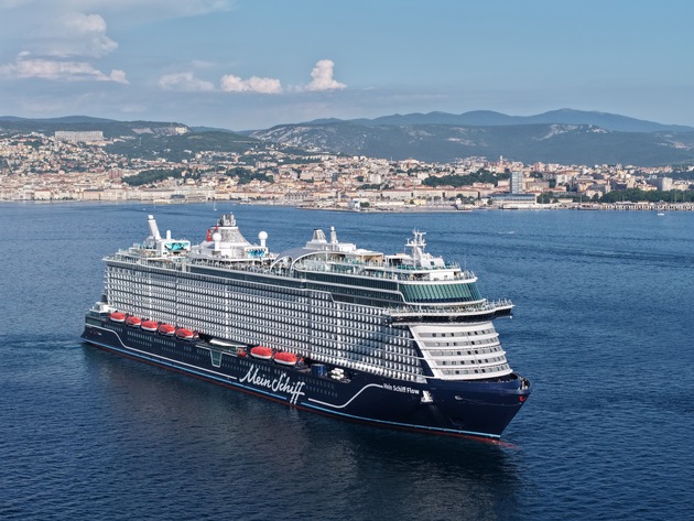 Mein Schiff Flow feierlich getauft: Drei Taufpatinnen, ein Schiff und ein gemeinsamer Flow