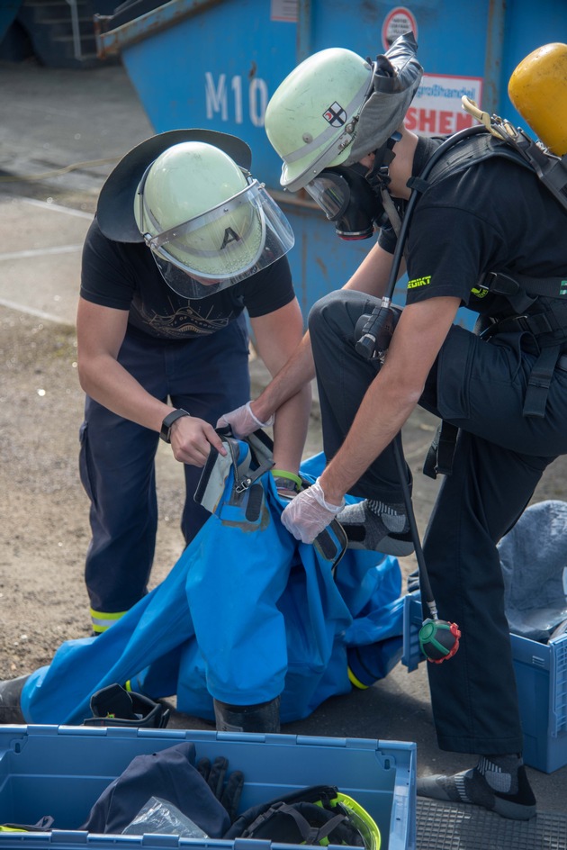 FW-OE: ABC-Pilotlehrgang im Auftrag der Bezirksregierung - Feuerwehren im Kreis Olpe erstellen neues Ausbildungskonzept