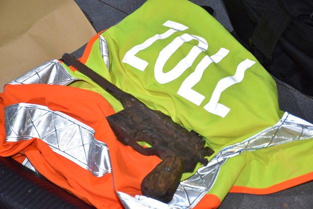 HZA-KR: Gemeinsame Pressemitteilung der Staatsanwaltschaft Krefeld und des Hauptzollamts Krefeld Zoll Krefeld durchsucht Gastronomiebetrieb in Brüggen - Ermittlungen wegen Schwarzarbeit dauern an