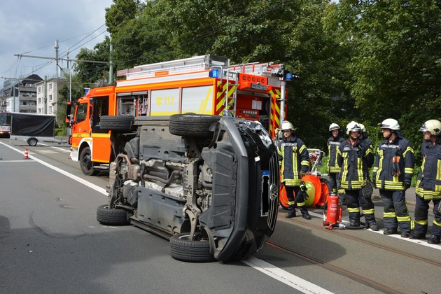 FW-MH: Schwerer Verkehrsunfall auf der Duisburger