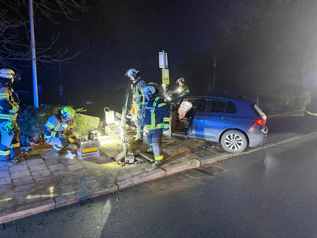 FW-EN: Vielzahl an Einsätzen am Wochenende - Verkehrsunfall auf Wetterstraße