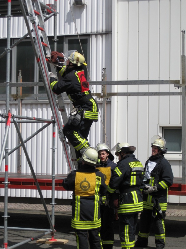 FW-OE: Leistungsnachweis der Feuerwehren des Kreises Olpe in Lennestadt - Elspe