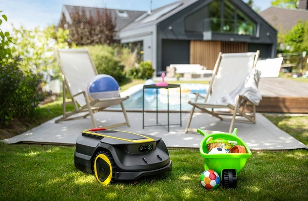 Pressemitteilung: Neuer kabelloser Rasenmähroboter RCX 4 mit Allradantrieb für Flächen bis 1500 m²