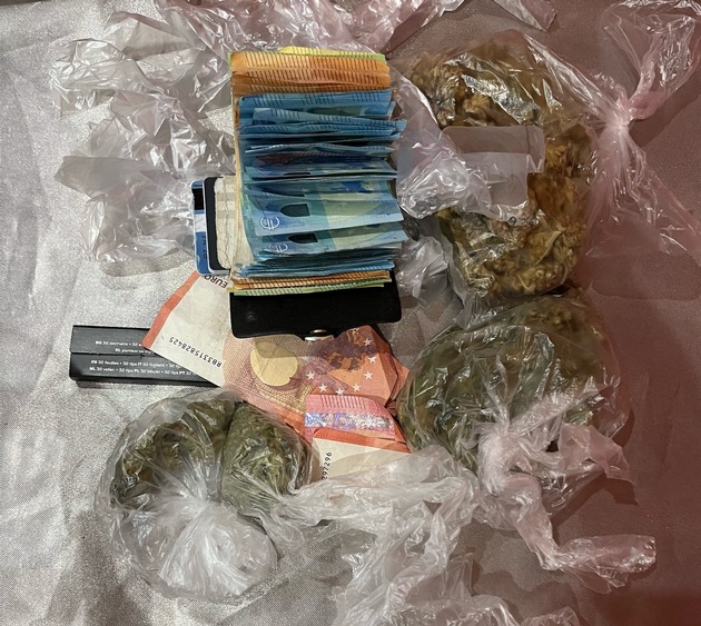 POL-K: 251110-6-K Schwerpunktgruppe entdeckt illegalen Handel mit Kokain und Cannabis - auch Präsenzteam in der Innenstadt erfolgreich