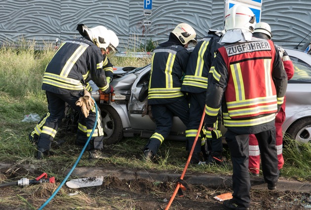 FW-GE: Schwerer Verkehrsunfall auf der A 2