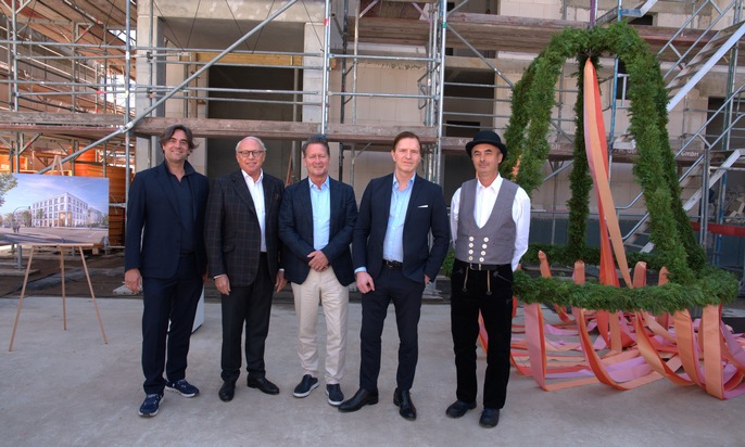 Neue Mitte Hohen Neuendorf: BAUWERT AG feiert Richtfest für Quartier „Der Wildbergplatz“