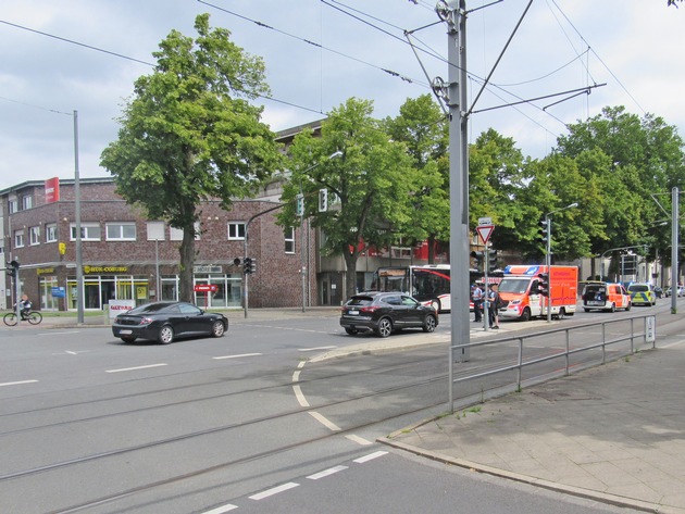POL-ME: Fußgänger angefahren und schwer verletzt - Ratingen - 2007103
