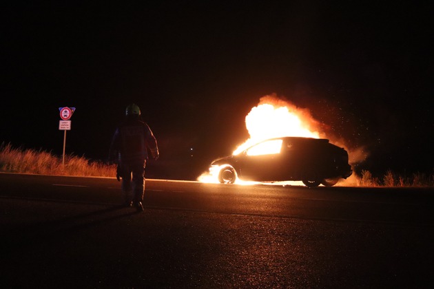 FW Gangelt: Pkw-Brand auf der Kreisstraße 3