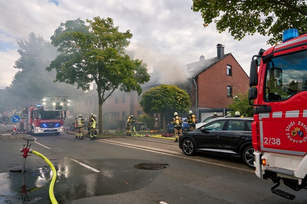 FW-E: Ausgedehnter Kellerbrand in einem Einfamilienhaus