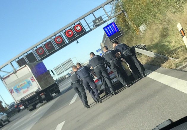 Bundespolizeidirektion München: Freund und (Pannen)helfer
-Pragmatischer und schweißtreibender Einsatz für Bundes- und Landespolizisten auf der A9-