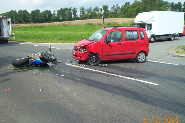 POL-NOM: Verkehrsunfall mit schwerverletztem Kradfahrer