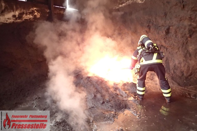 FW-PL: OT-Eiringhausen. Metallstaub geriet in Brand. Feuer schnell unter Kontrolle