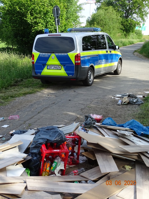 POL-SE: Elmshorn - unzulässige Abfallentsorgung auf öffentlicher Fläche - Polizei sucht Zeugen