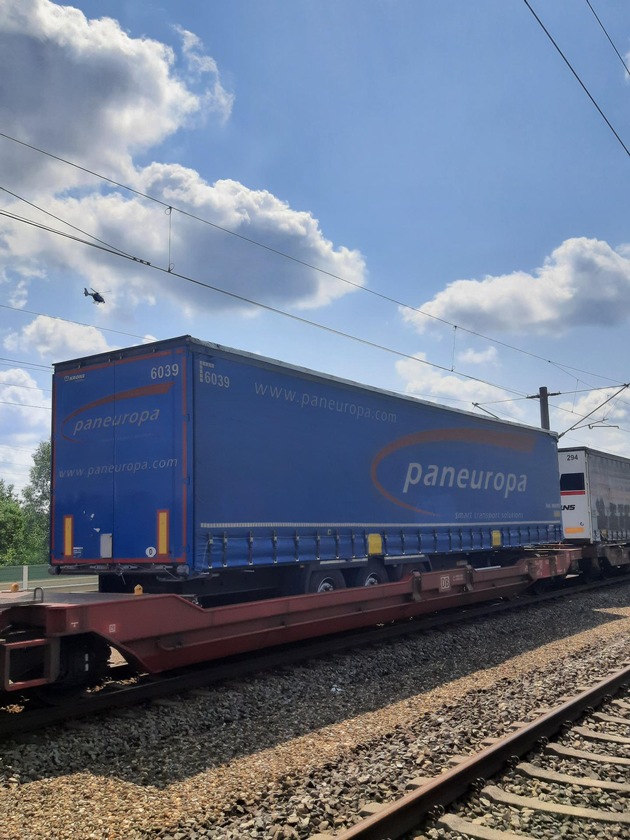 Bundespolizeidirektion München: Gefährliche Fahrt mit Güterzug / Von Bremen nach München auf Güterwaggon