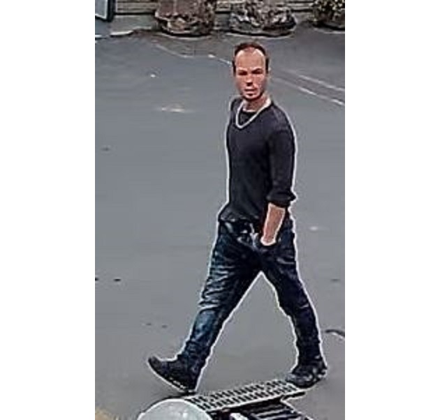 POL-BN: Foto-Fahndung: Unbekannter stiehlt Bargeld aus Bürogebäude - Wer kennt diesen Mann?