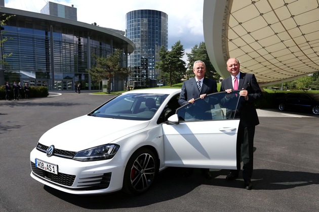 Neue Fahrattraktion &quot;Ausfahrt&quot; in der Autostadt in Wolfsburg eröffnet (BILD)