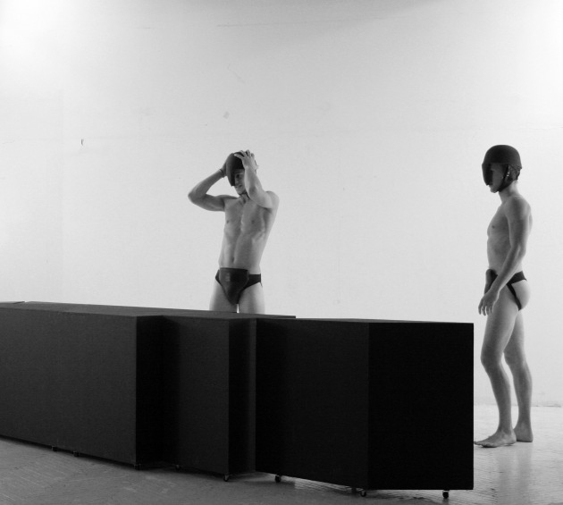 migros museum für gegenwartskunst präsentiert vom 6. März bis 30. Mai 2010: 

While Bodies Get Mirrored - An Exhibition about Movement, Formalism and Space