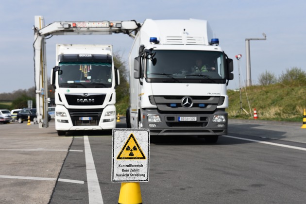 HZA-K: Drogen für mehr als eine Million Euro zwischen Obst und Gemüse versteckt / Kölner Zoll vereitelt mit Röntgentechnik Schmuggelversuch in einem LKW